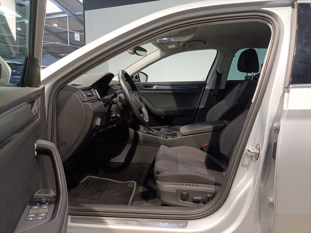 Skoda Superb 2022 г. Серебристый, пробег 50294 км