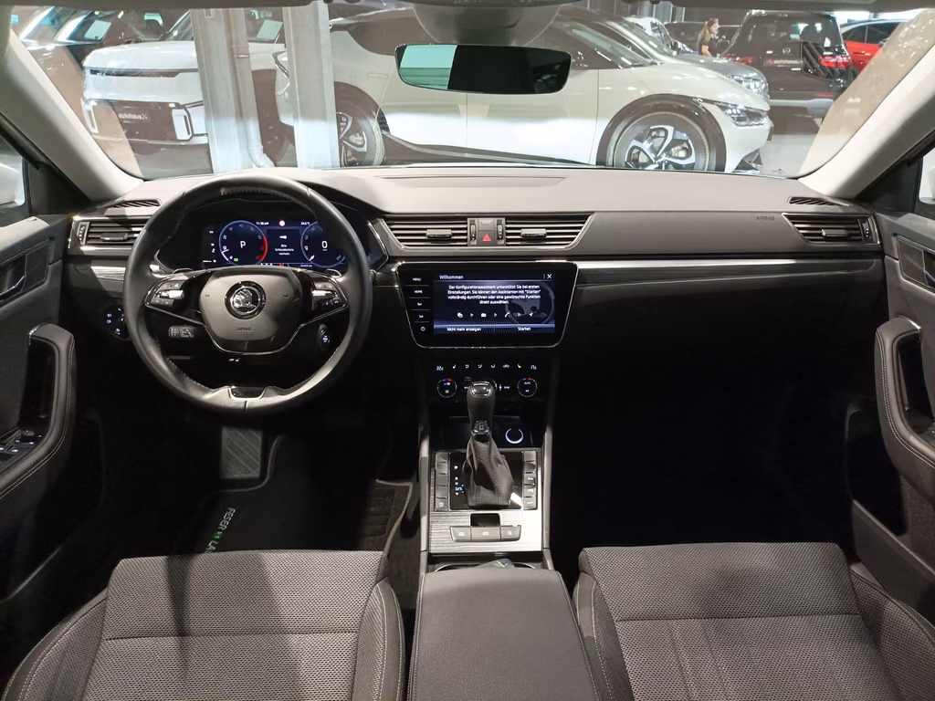 Skoda Superb 2022 г. Серебристый, пробег 50294 км