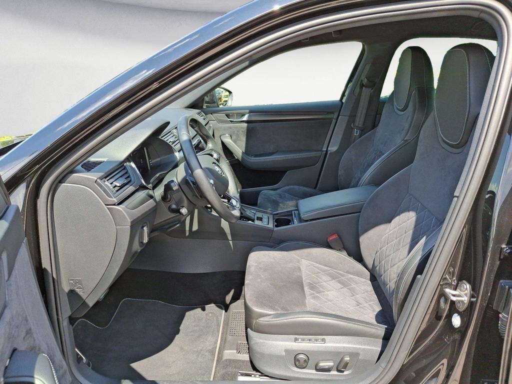 Skoda Superb 2022 г. Чёрный, пробег 57820 км