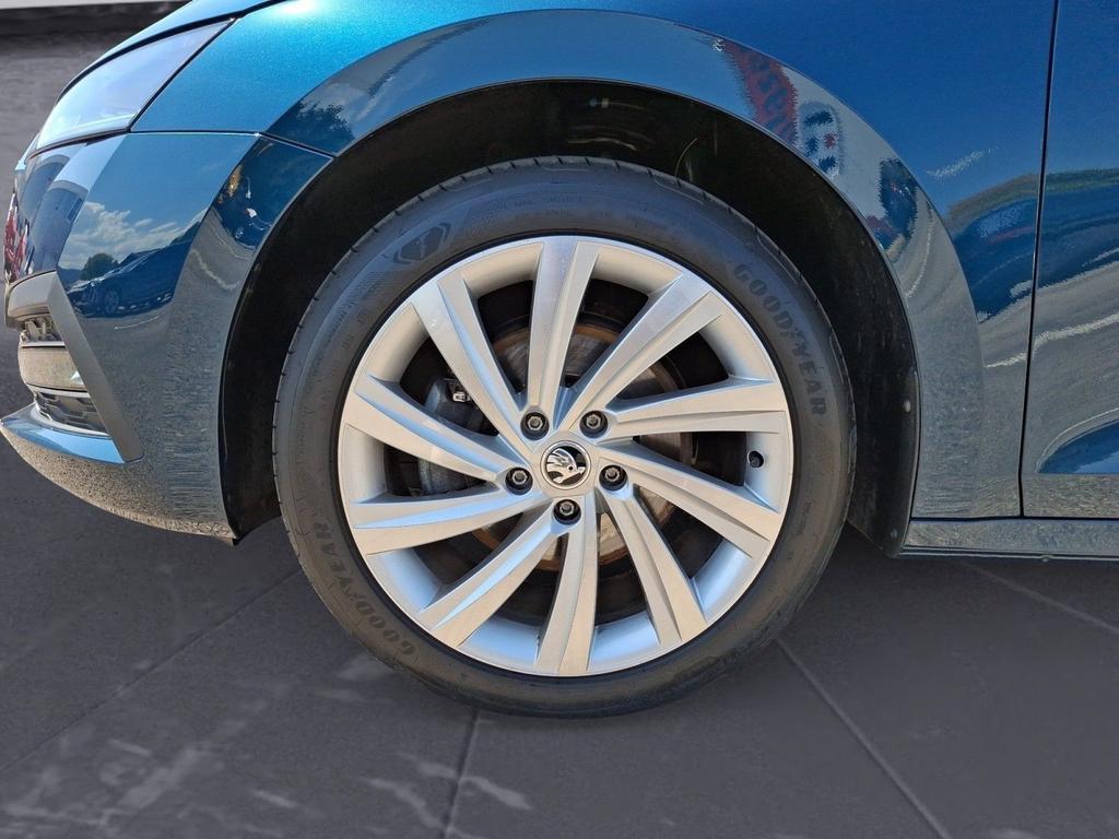 Skoda Octavia 2023 г. Синий, пробег 56768 км