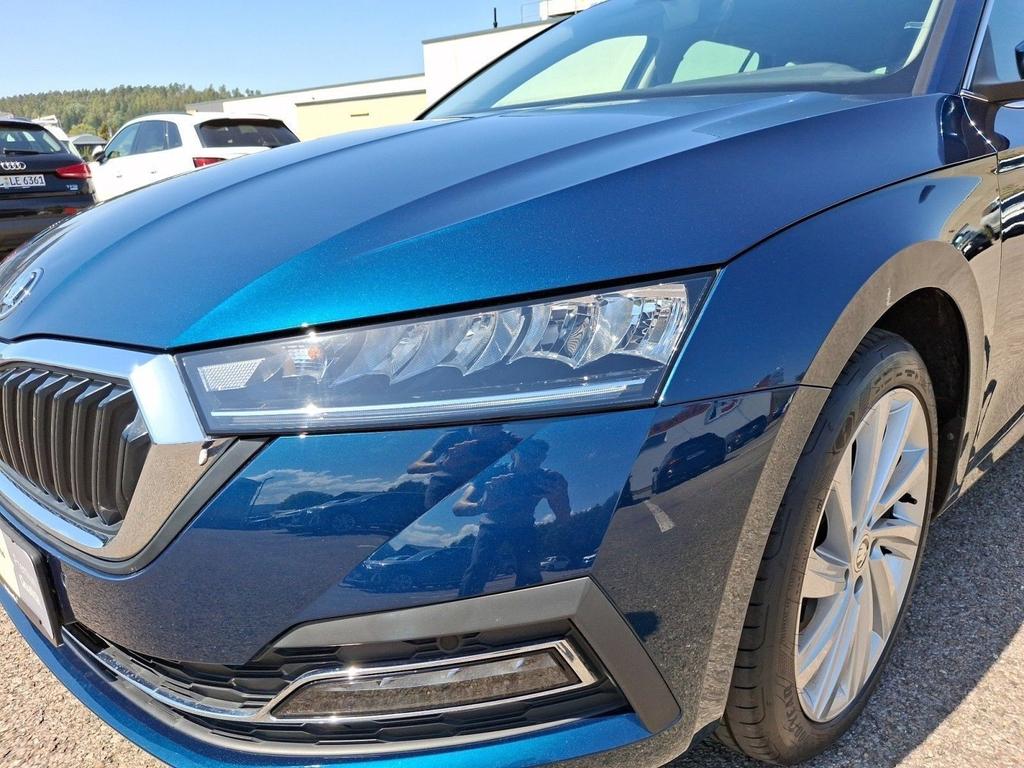 Skoda Octavia 2023 г. Синий, пробег 56768 км