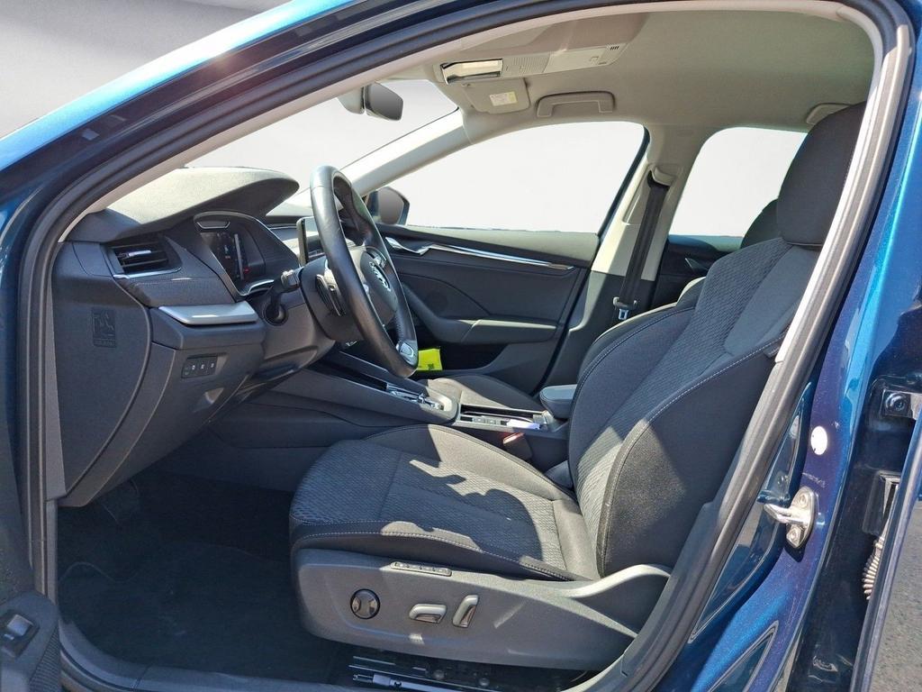 Skoda Octavia 2023 г. Синий, пробег 56768 км