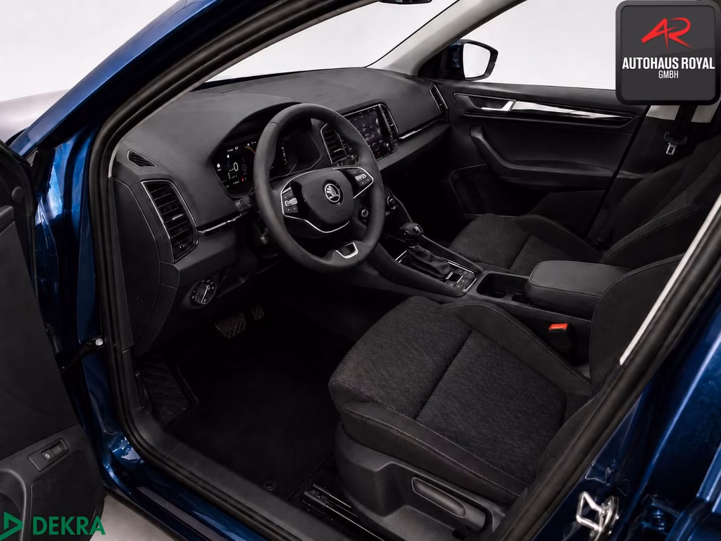 Skoda Karoq 2023 г. Синий, пробег 52288 км