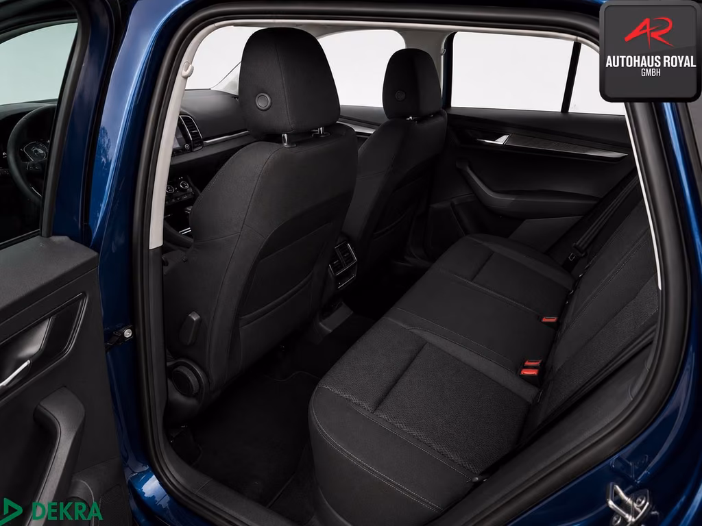 Skoda Karoq 2023 г. Синий, пробег 52288 км