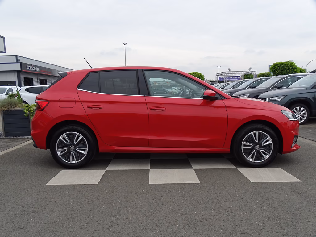Skoda Fabia 2021 г. Красный, пробег 35112 км