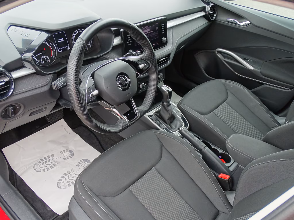 Skoda Fabia 2021 г. Красный, пробег 35112 км