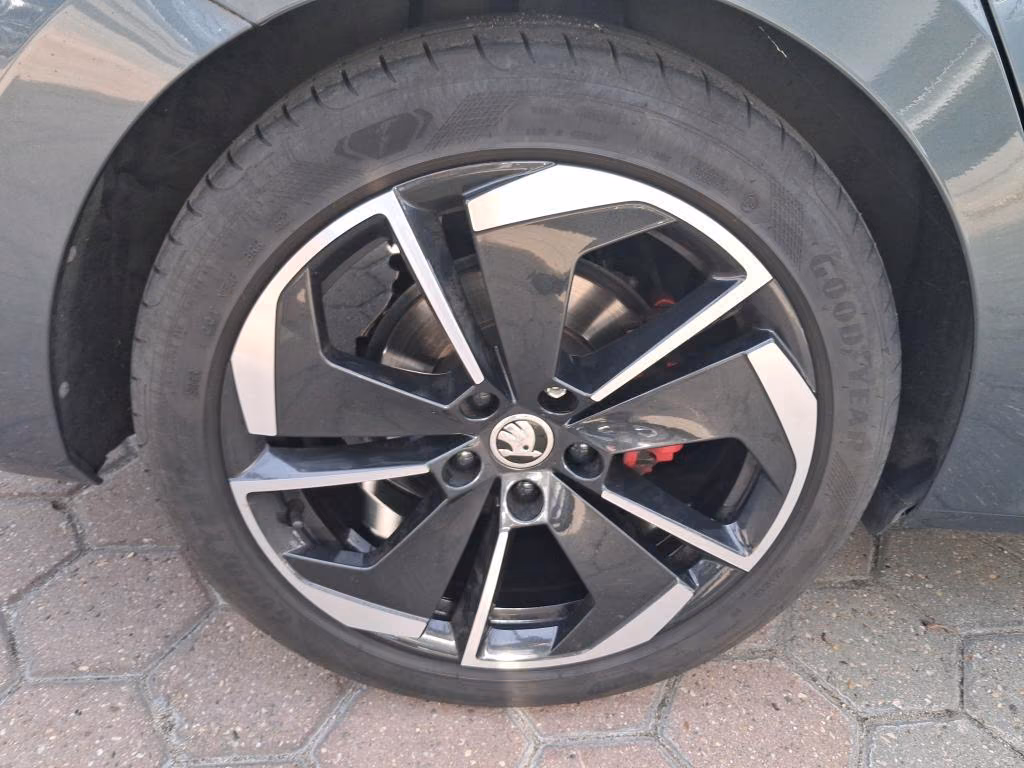 Skoda Octavia 2021 г. Серый, пробег 54355 км