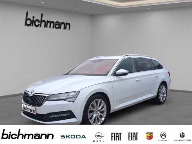 Skoda Superb 2023 г. Белый, пробег 44104 км