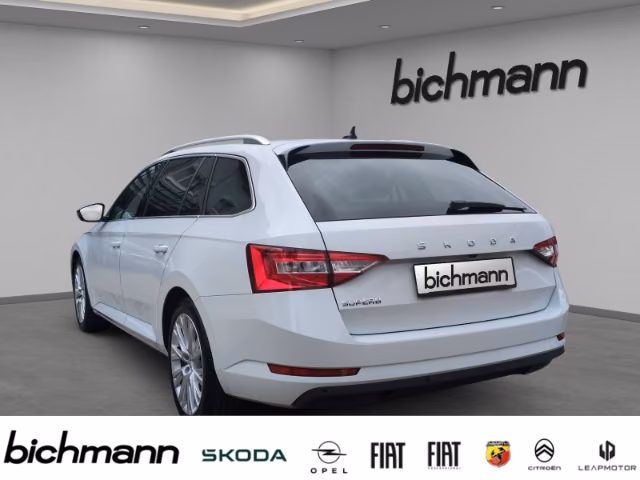 Skoda Superb 2023 г. Белый, пробег 44104 км