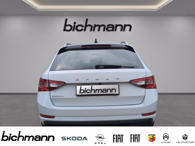 Skoda Superb 2023 г. Белый, пробег 44104 км