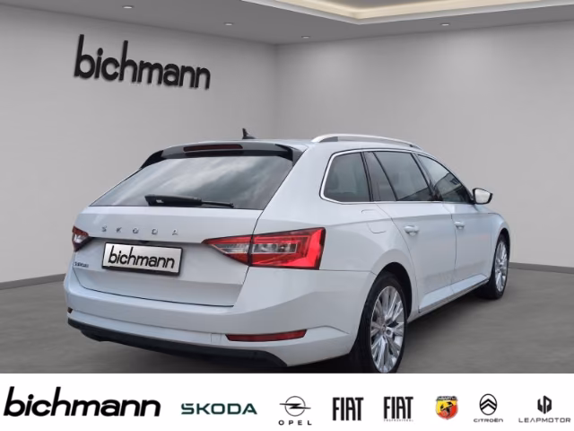 Skoda Superb 2023 г. Белый, пробег 44104 км