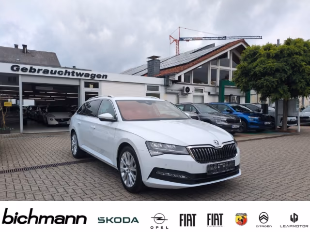 Skoda Superb 2023 г. Белый, пробег 44104 км