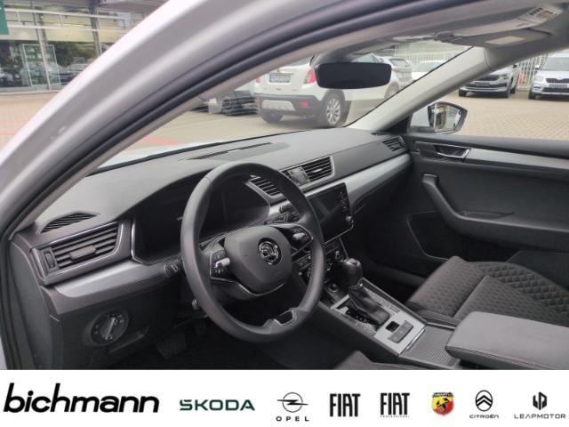 Skoda Superb 2023 г. Белый, пробег 44104 км