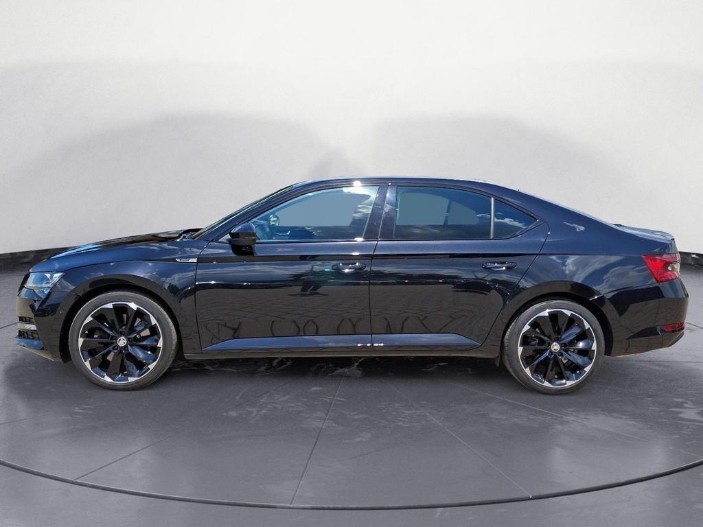 Skoda Superb 2022 г. Чёрный, пробег 57820 км