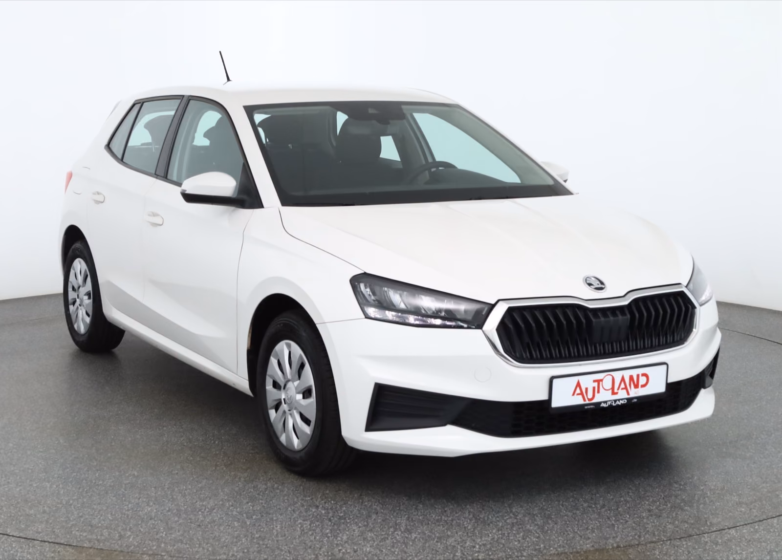 Skoda Fabia 2023 г. Белый, пробег 56944 км