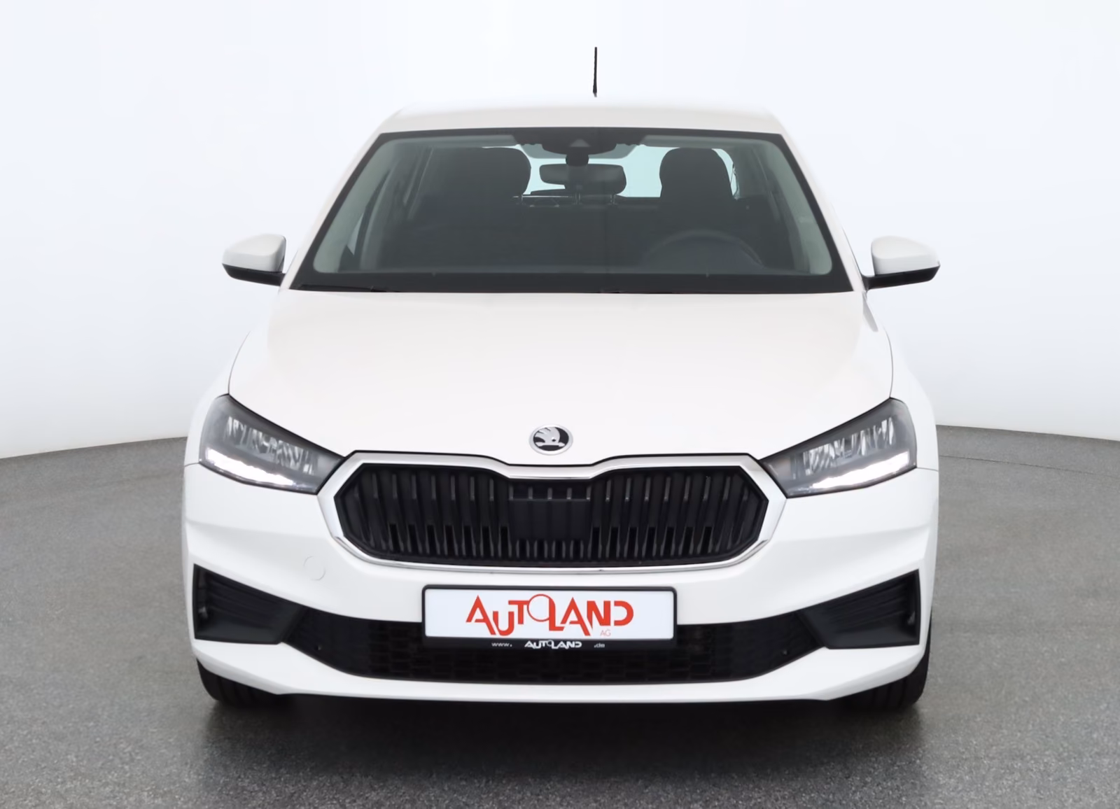 Skoda Fabia 2023 г. Белый, пробег 56944 км