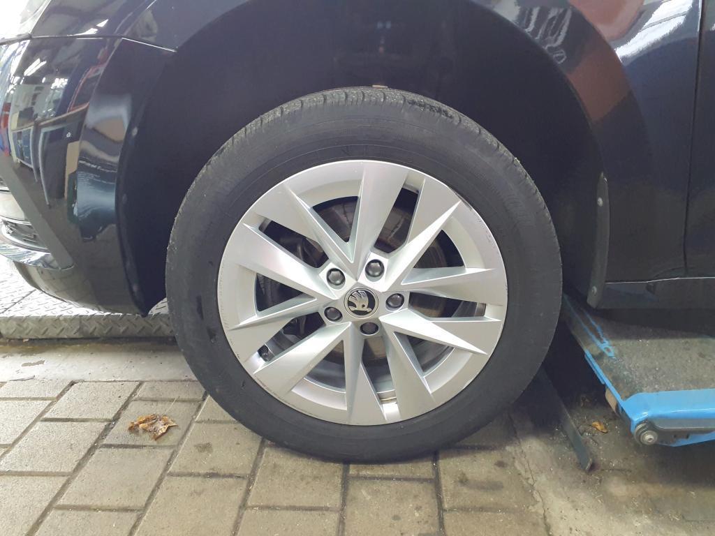 Skoda Octavia 2023 г. Чёрный, пробег 54462 км