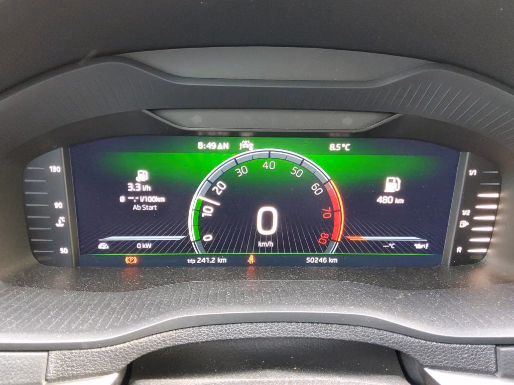 Skoda Karoq 2023 г. Серый, пробег 50246 км