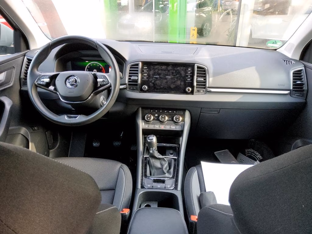 Skoda Karoq 2023 г. Серый, пробег 50246 км