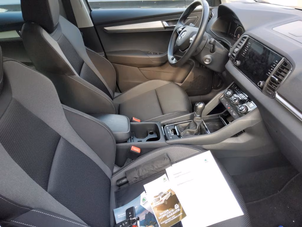 Skoda Karoq 2023 г. Серый, пробег 50246 км