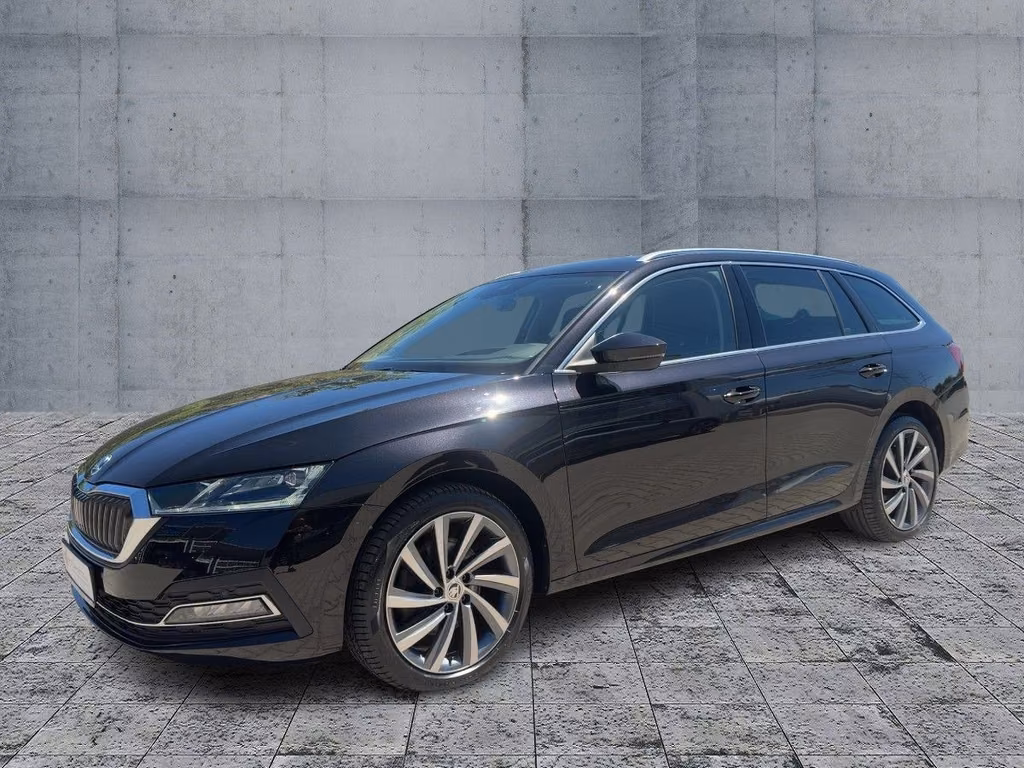 Skoda Octavia 2022 г. Чёрный, пробег 48640 км