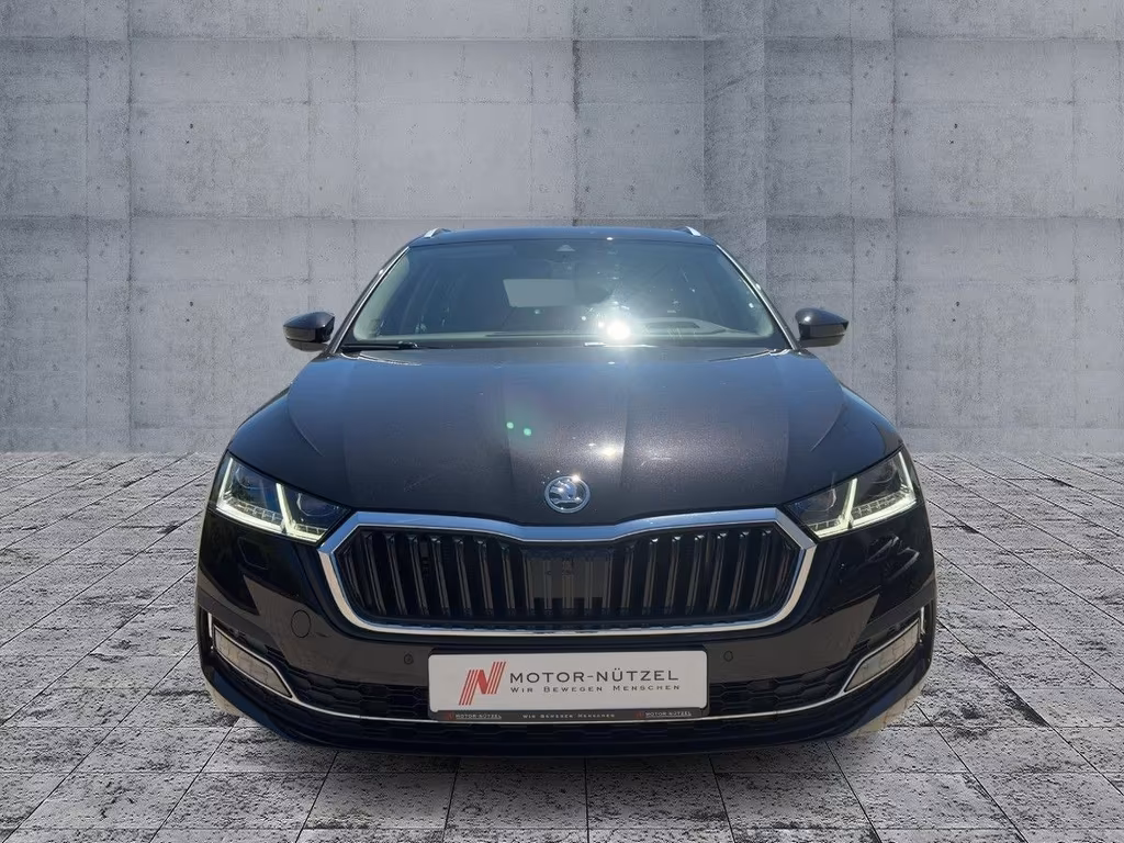 Skoda Octavia 2022 г. Чёрный, пробег 48640 км