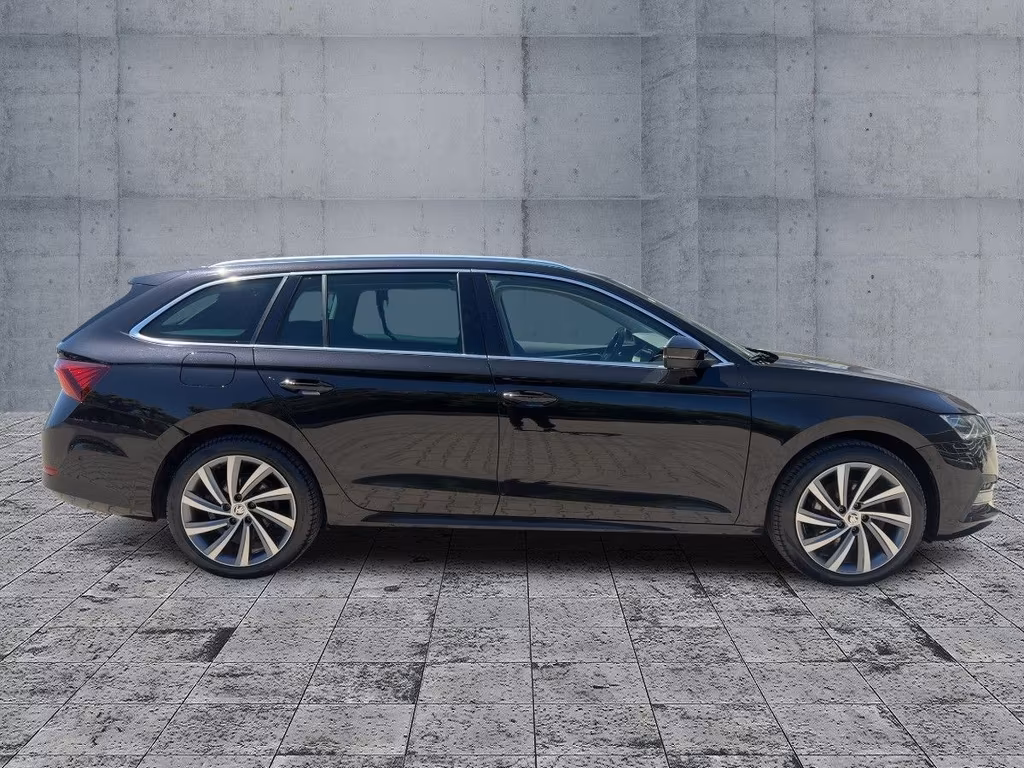 Skoda Octavia 2022 г. Чёрный, пробег 48640 км