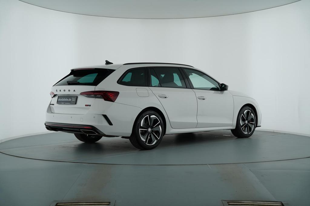 Skoda Octavia 2022 г. Белый, пробег 39999 км