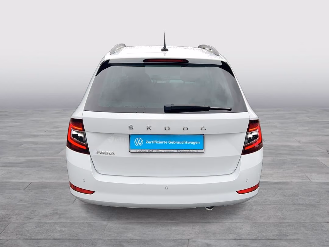 Skoda Fabia 2022 г. Белый, пробег 50553 км