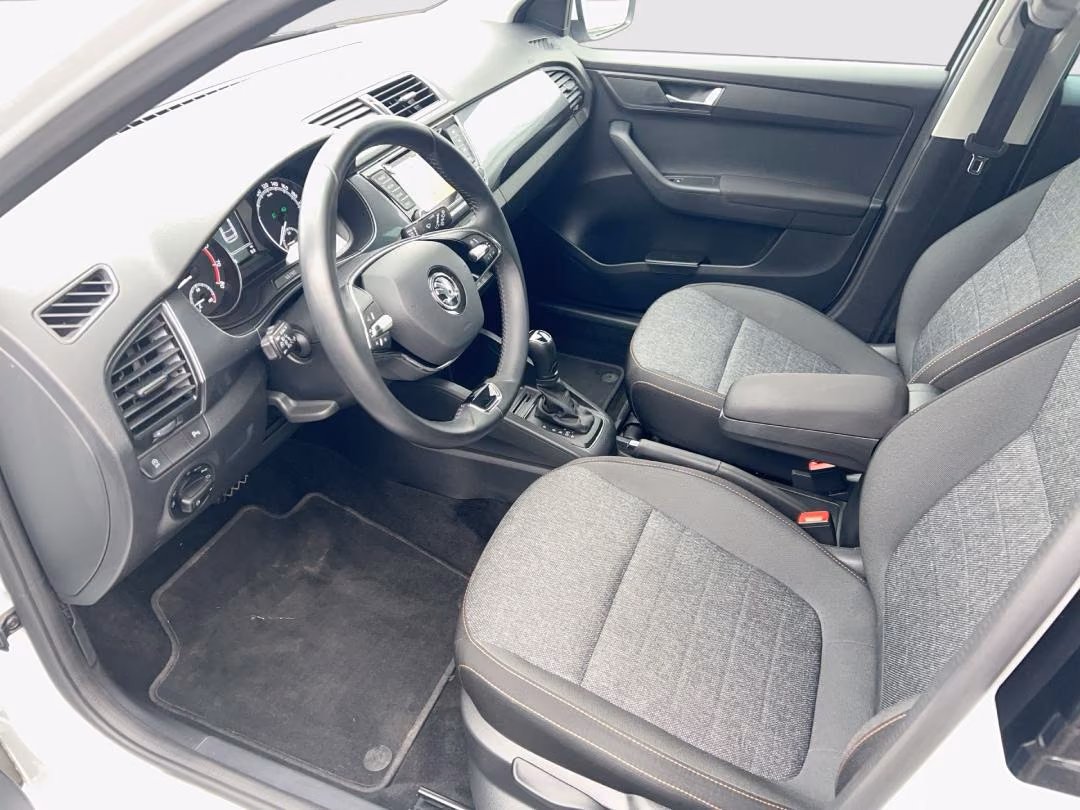 Skoda Fabia 2022 г. Белый, пробег 50553 км