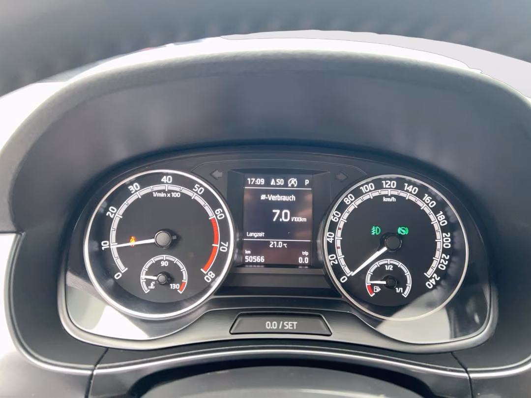 Skoda Fabia 2022 г. Белый, пробег 50553 км