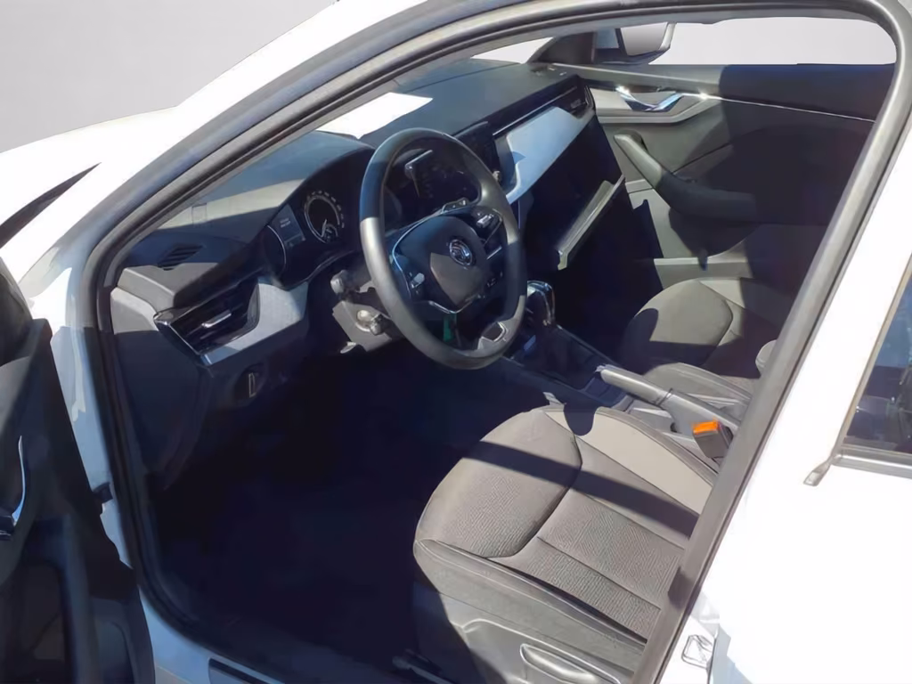 Skoda Scala 2023 г. Белый, пробег 59199 км