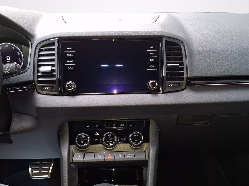 Skoda Karoq 2022 г. Чёрный, пробег 40121 км