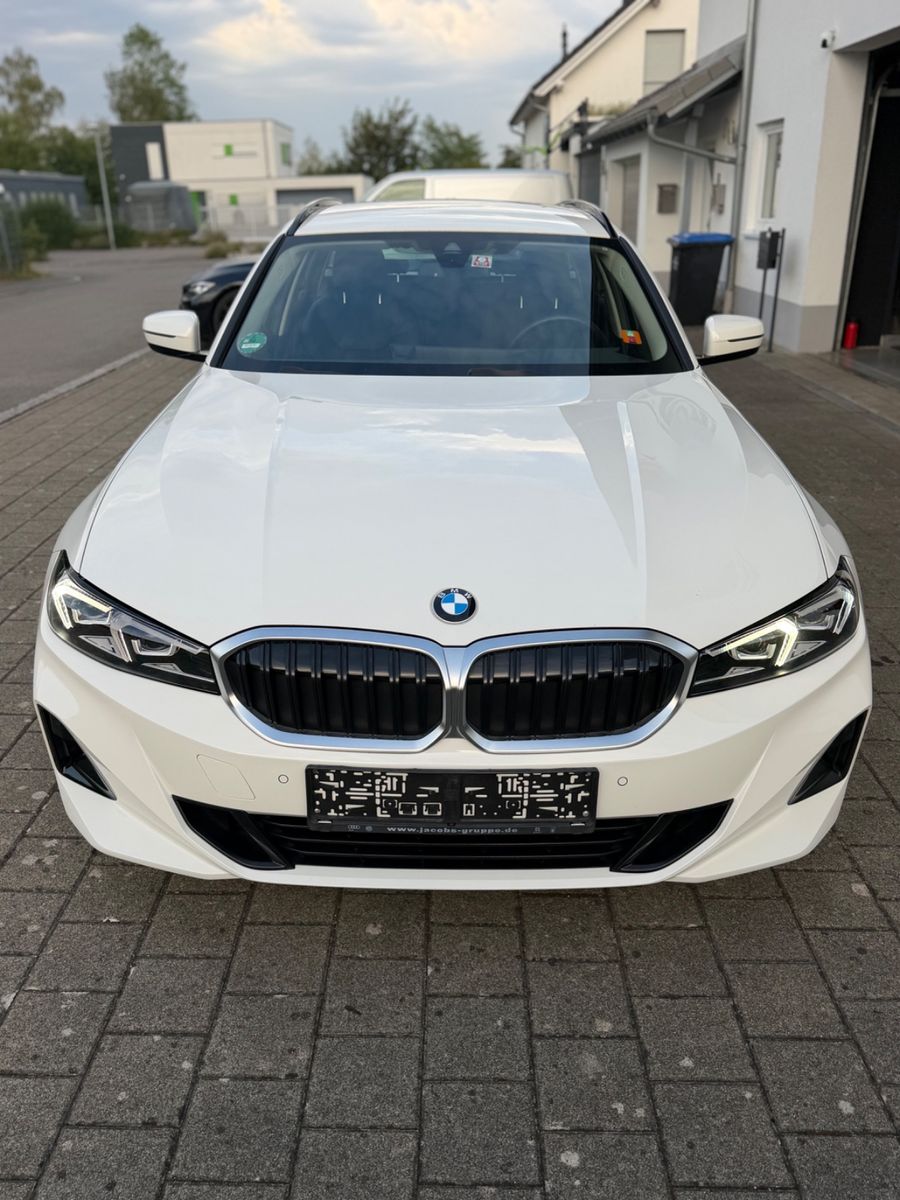 BMW 318 2023 г. Белый, пробег 54926 км