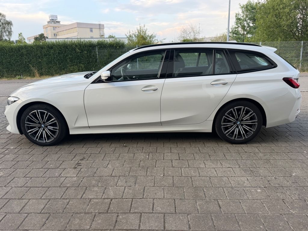 BMW 318 2023 г. Белый, пробег 54926 км