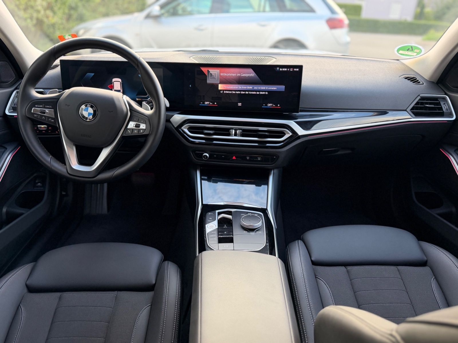 BMW 318 2023 г. Белый, пробег 54926 км