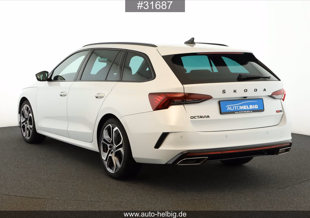 Skoda Octavia 2023 г. Белый, пробег 51900 км