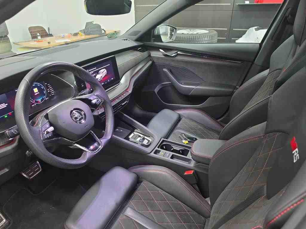 Skoda Octavia 2023 г. Серый, пробег 44800 км