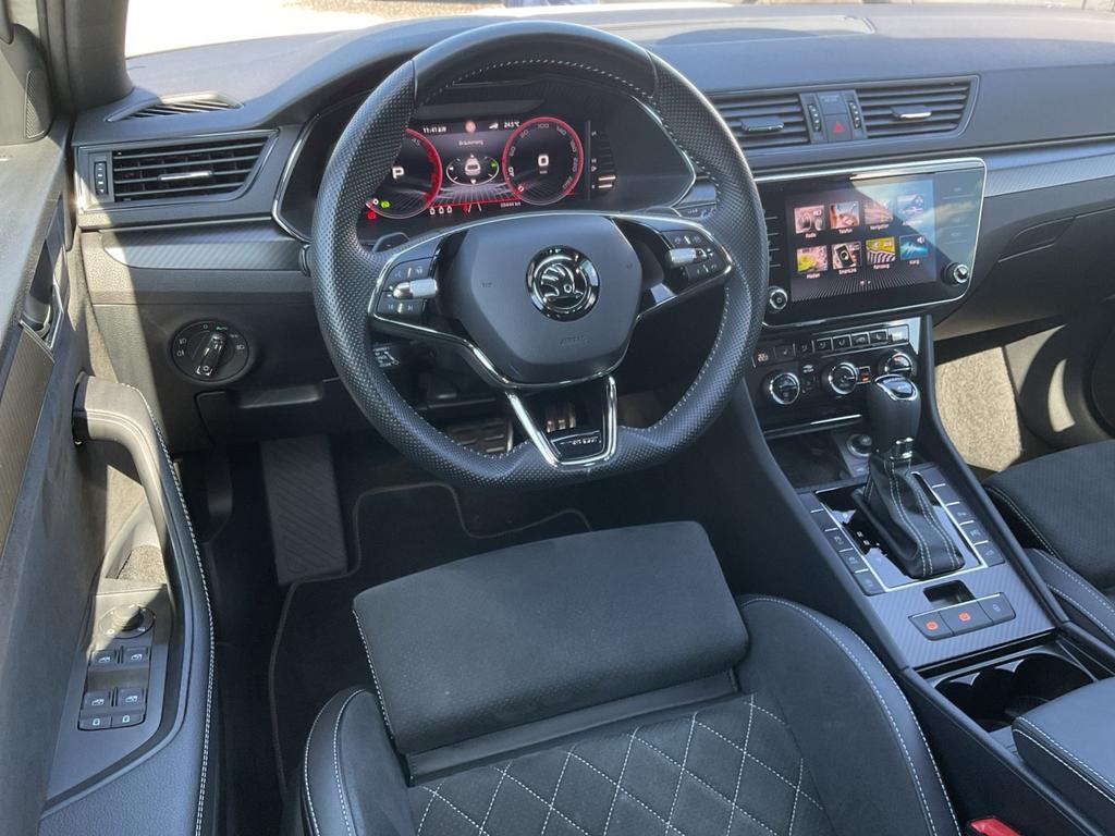 Skoda Superb 2023 г. Белый, пробег 59440 км