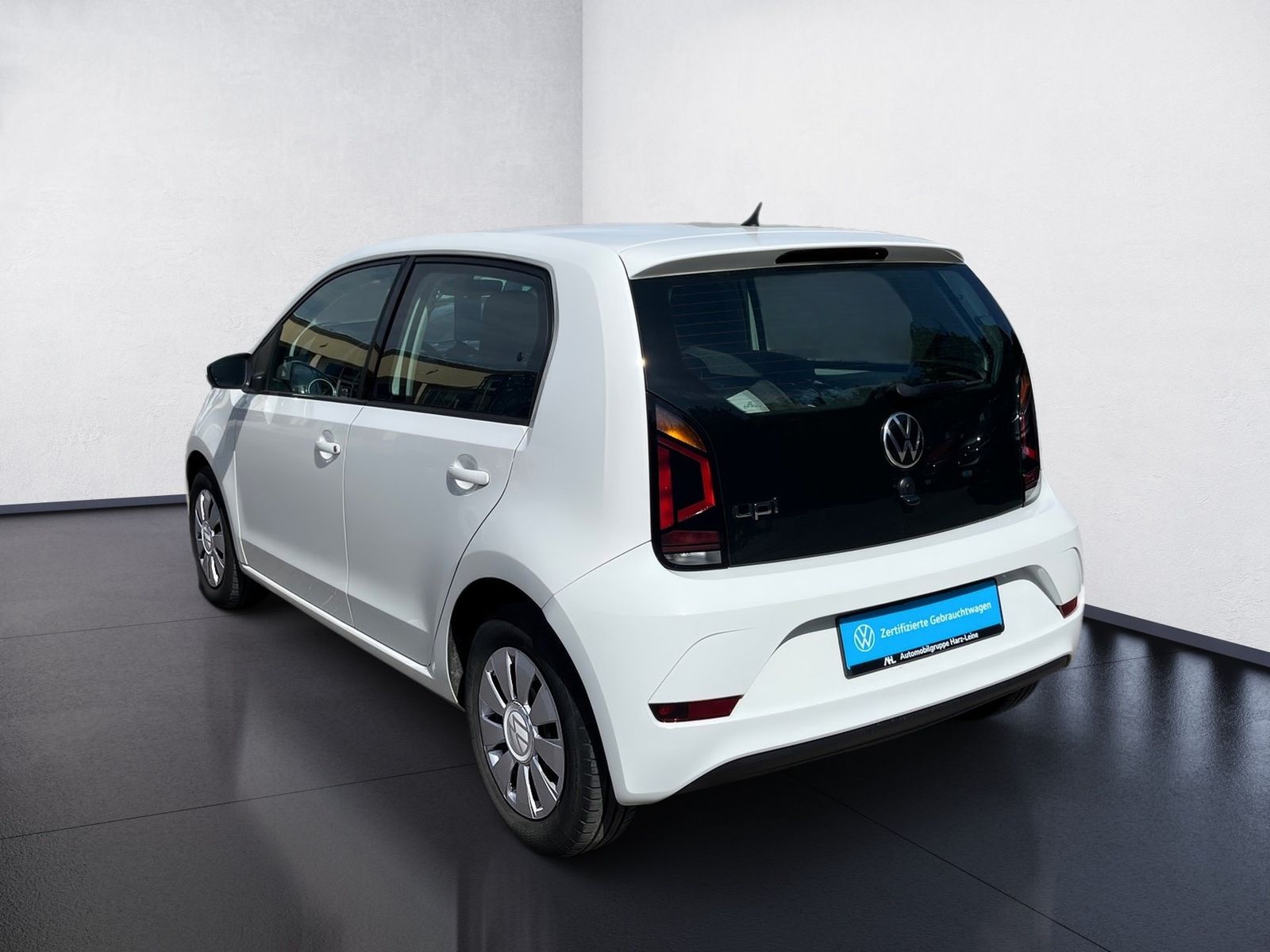 Volkswagen up! 2022 г. Белый, пробег 54404 км