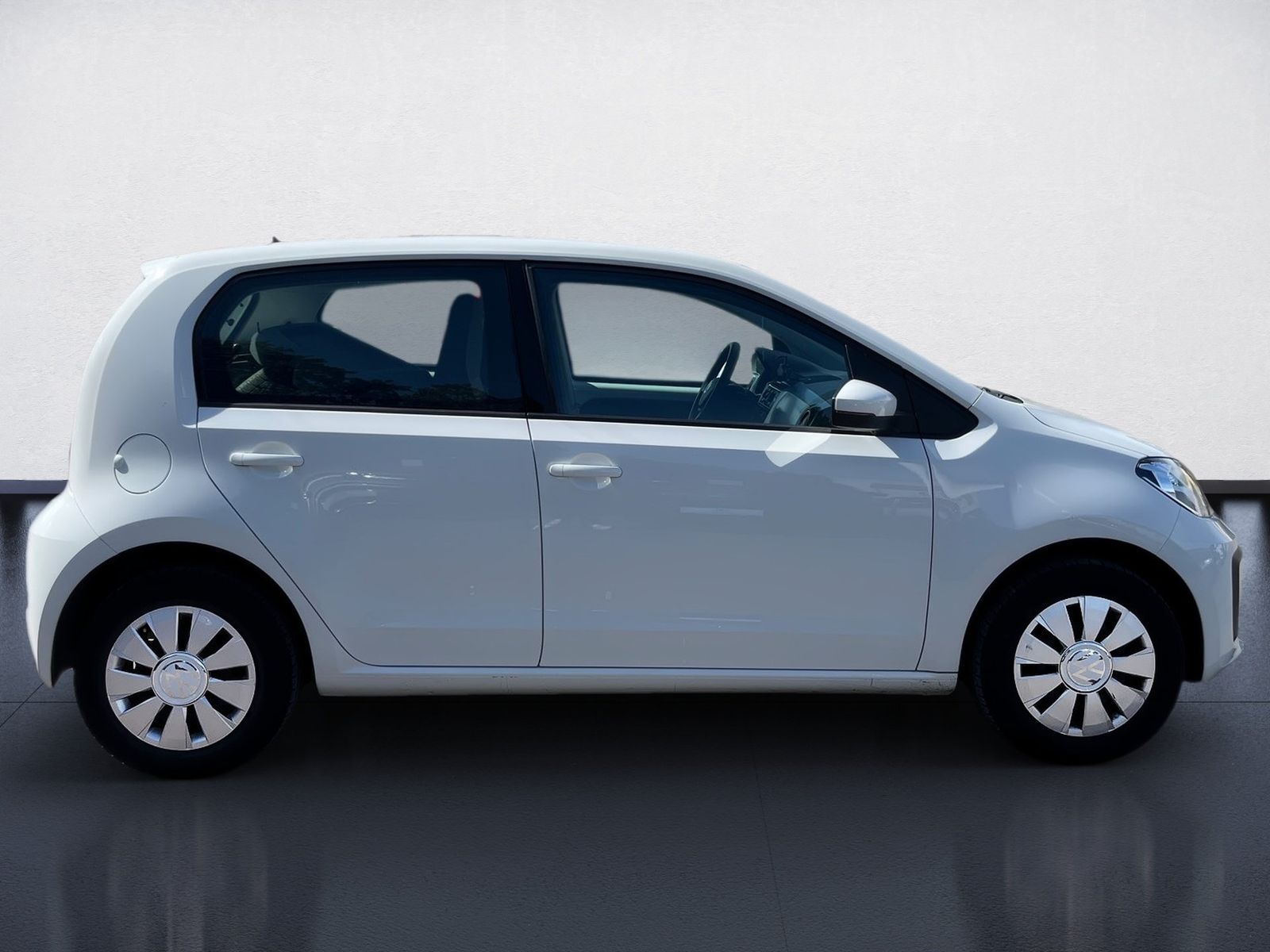 Volkswagen up! 2022 г. Белый, пробег 54404 км