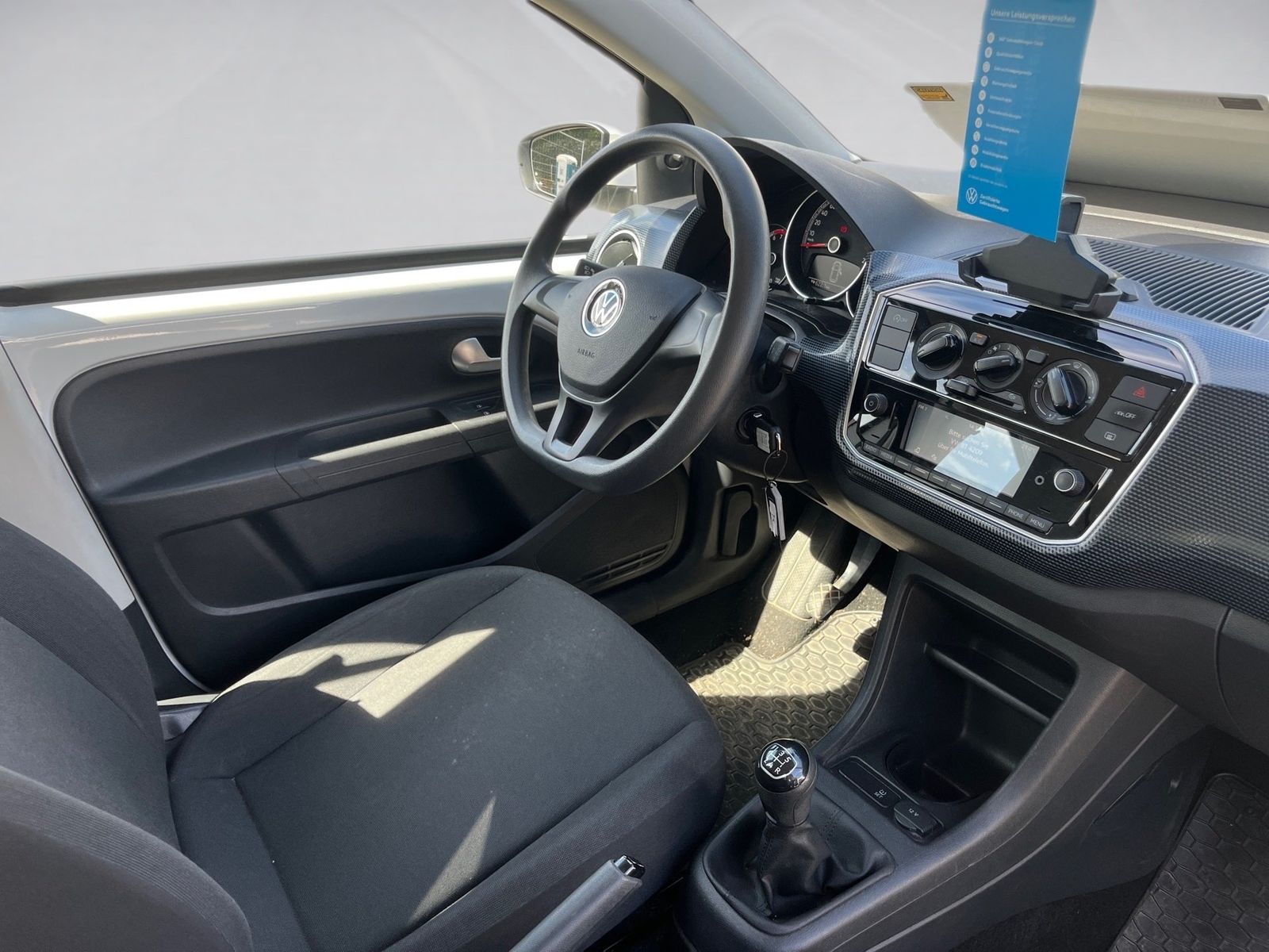 Volkswagen up! 2022 г. Белый, пробег 54404 км