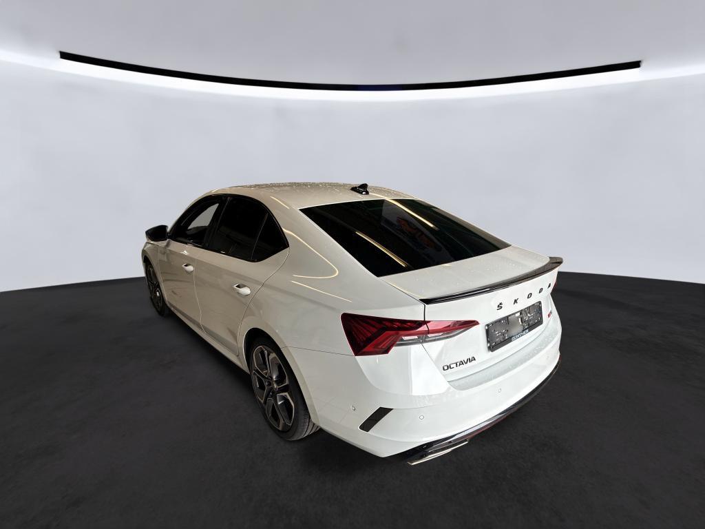 Skoda Octavia 2021 г. Белый, пробег 59950 км