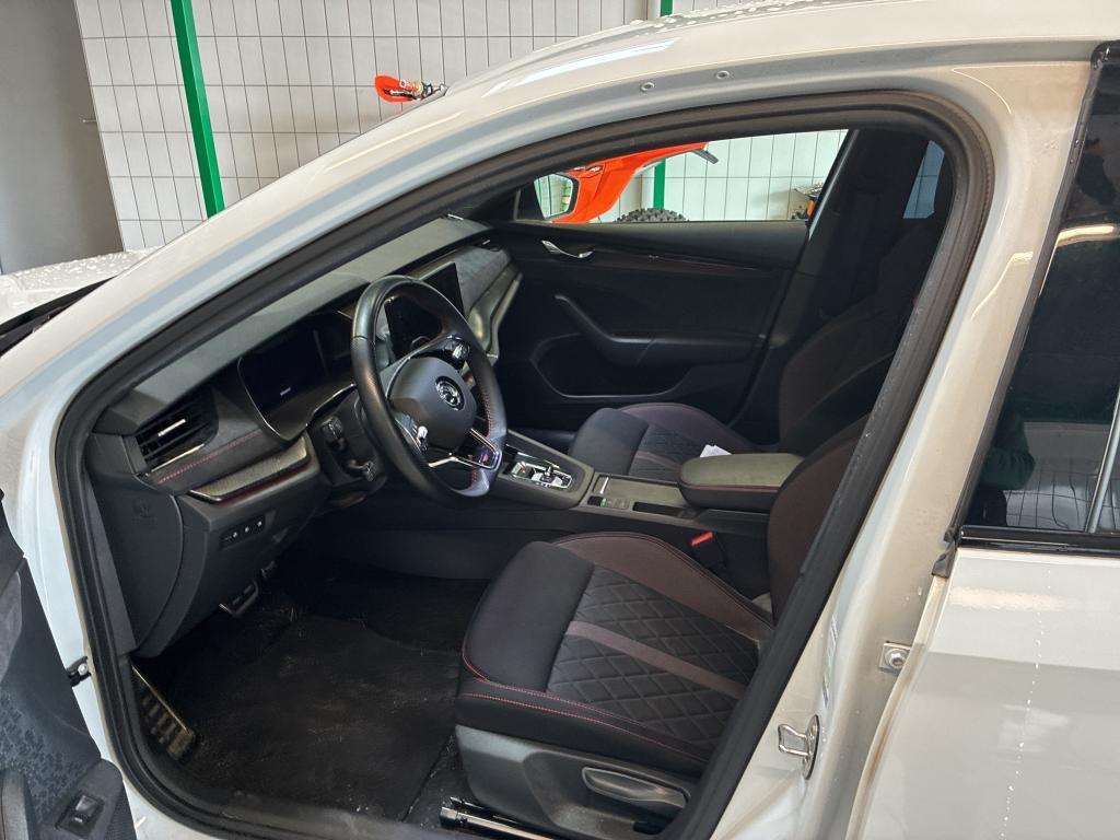 Skoda Octavia 2021 г. Белый, пробег 59950 км