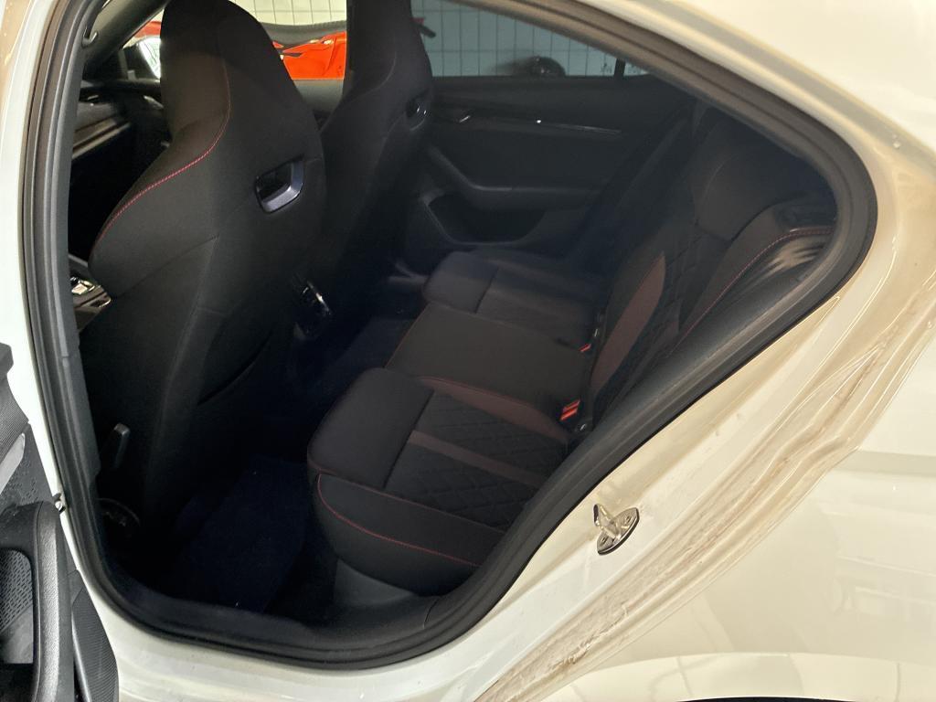Skoda Octavia 2021 г. Белый, пробег 59950 км