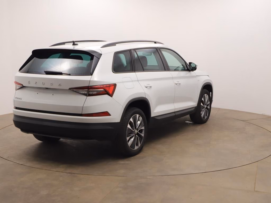 Skoda Kodiaq 2024 г. Белый, пробег 28120 км