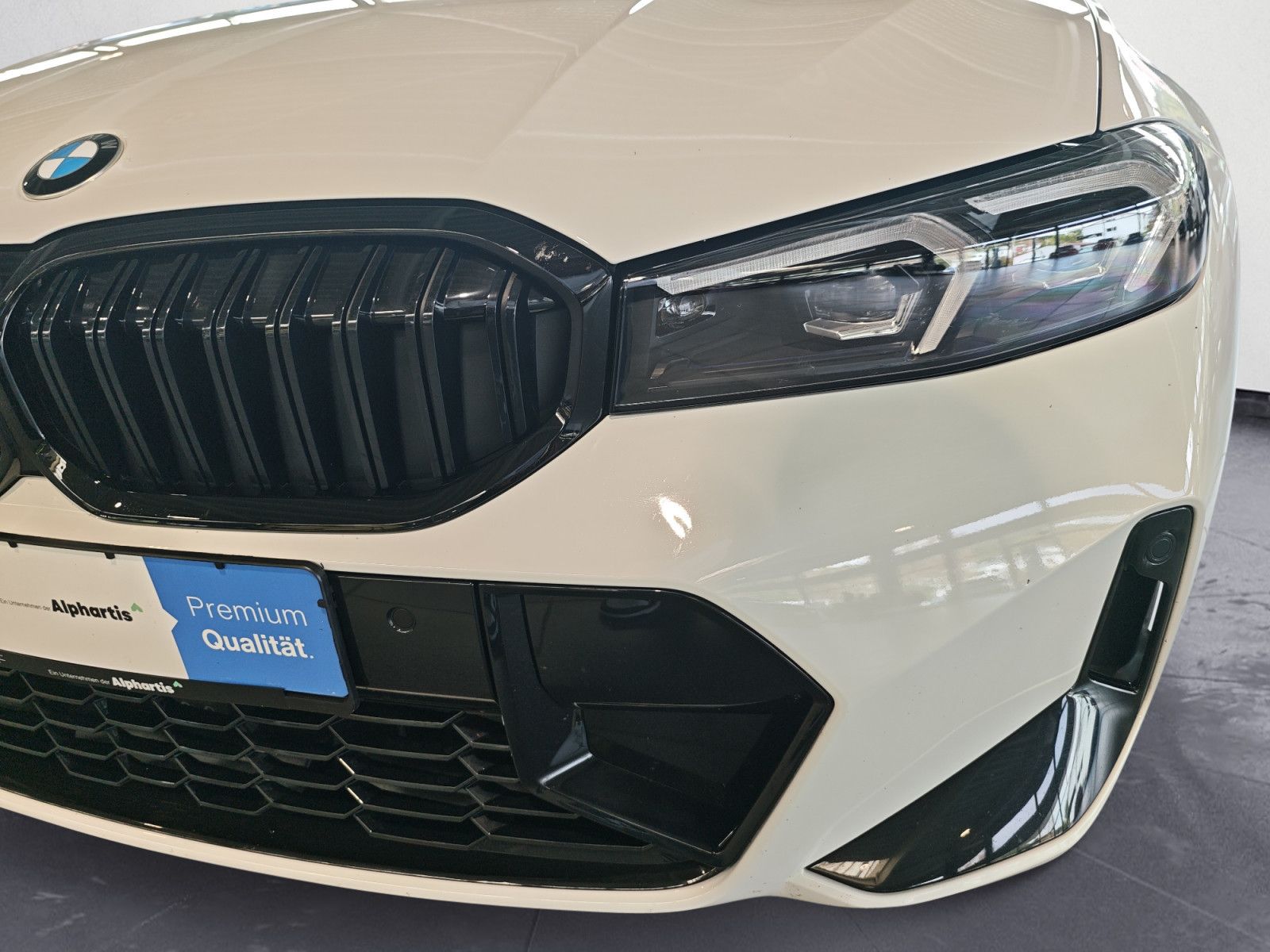 BMW 320 2025 г. Белый, пробег 27705 км