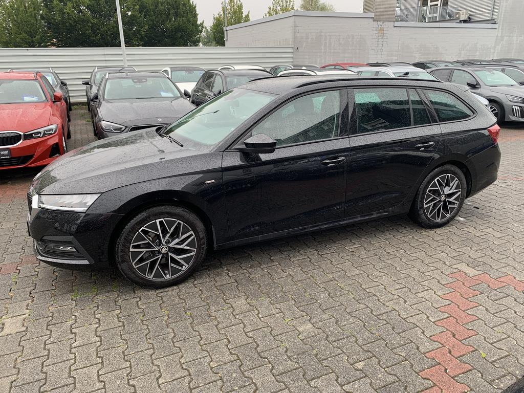 Skoda Octavia 2022 г. Чёрный, пробег 42733 км