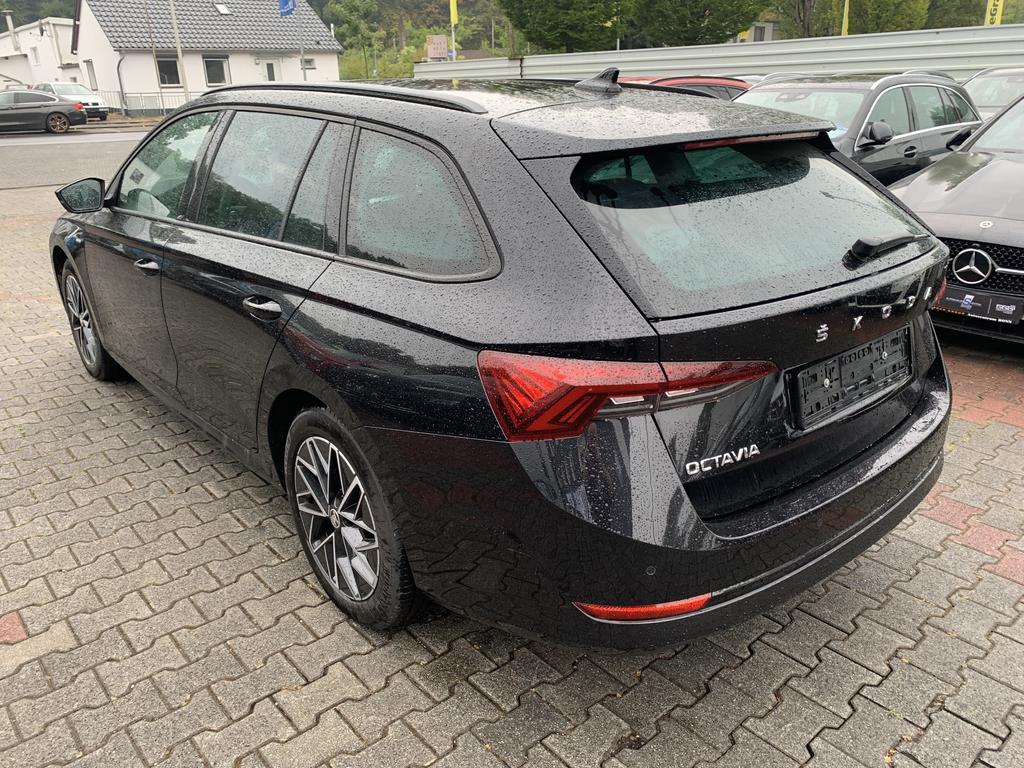 Skoda Octavia 2022 г. Чёрный, пробег 42733 км