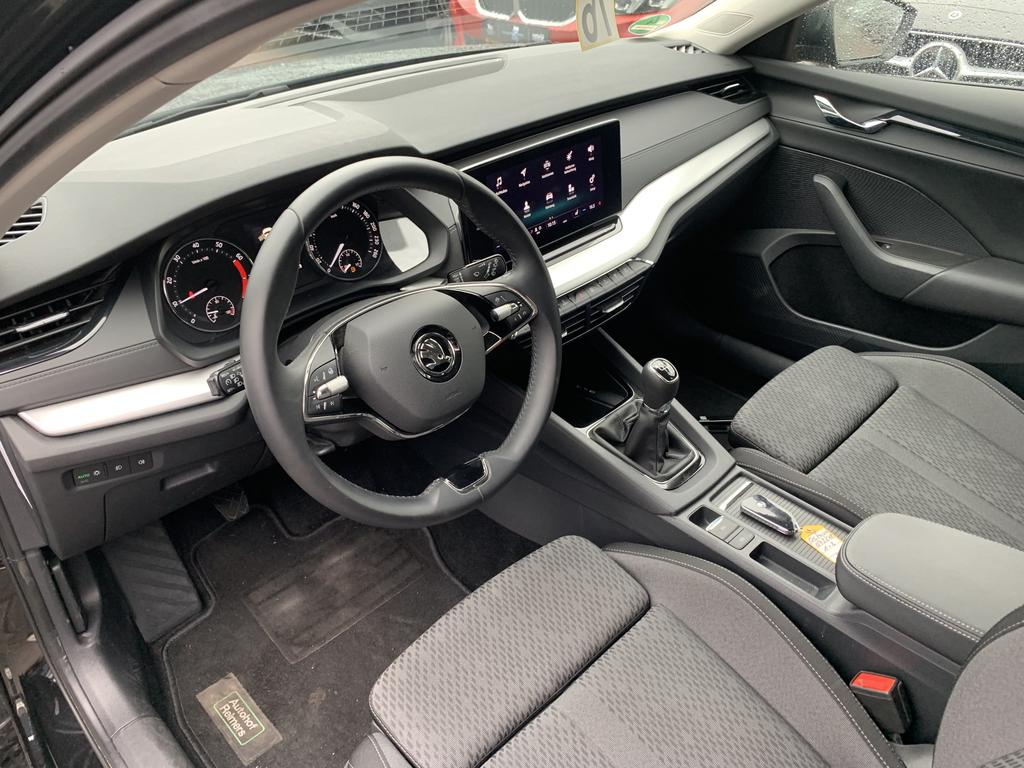 Skoda Octavia 2022 г. Чёрный, пробег 42733 км